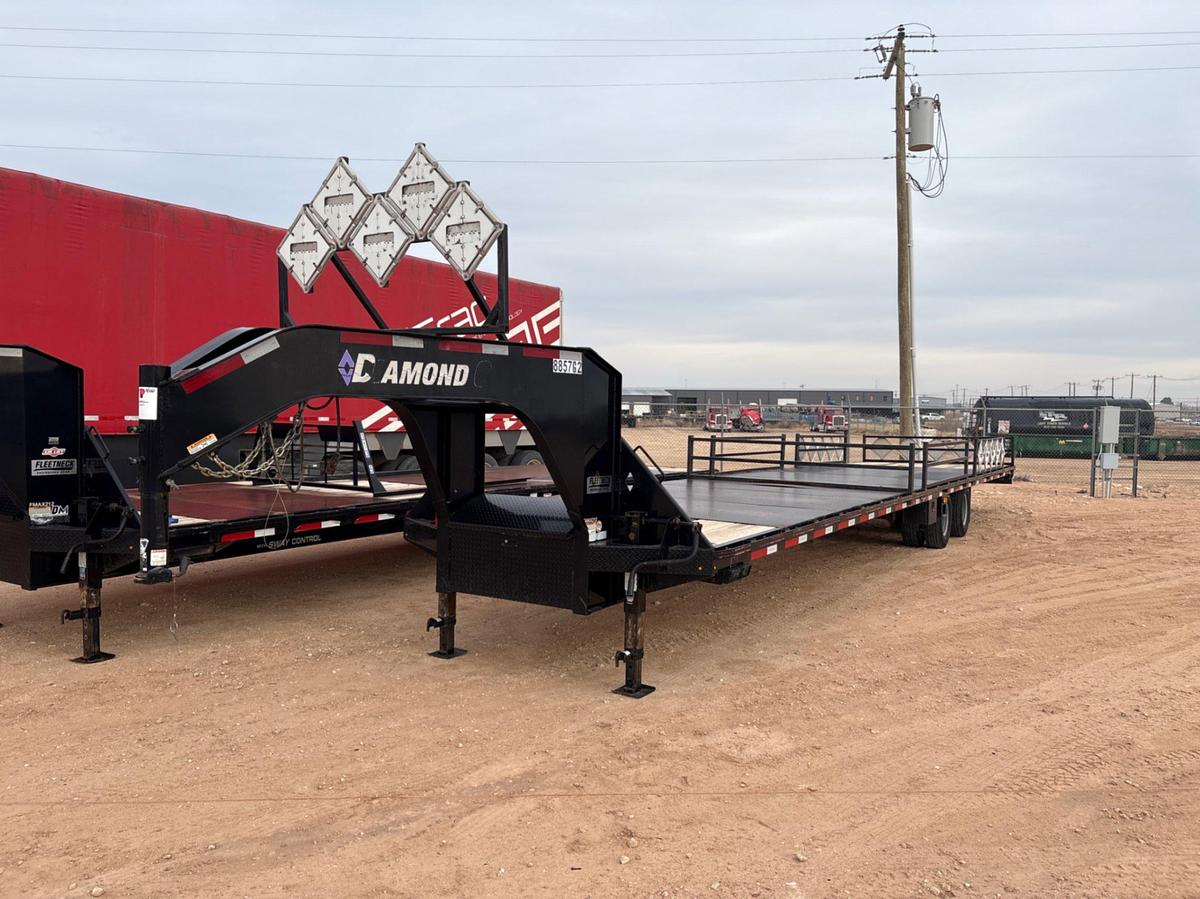 Used 2021 ROADCLIPPER DIAMOND C 40’ X 102” T/A GOOSENECK TRAILER