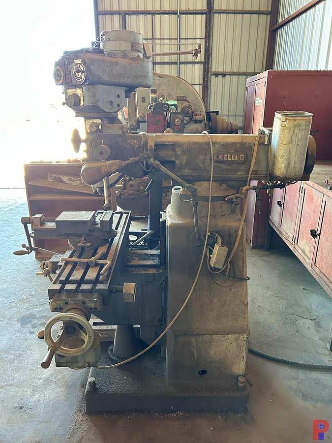 Used EX-CELL-O XLO VERTICAL MILLING MACHINE P/B 220 VOLT 3 PHASE ELECTRIC MOTOR