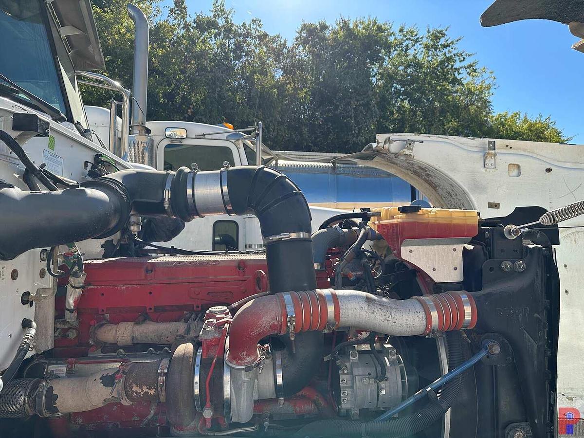 Used 2008 PETERBILT 367 T/A 36” SLEEPER TRUCK