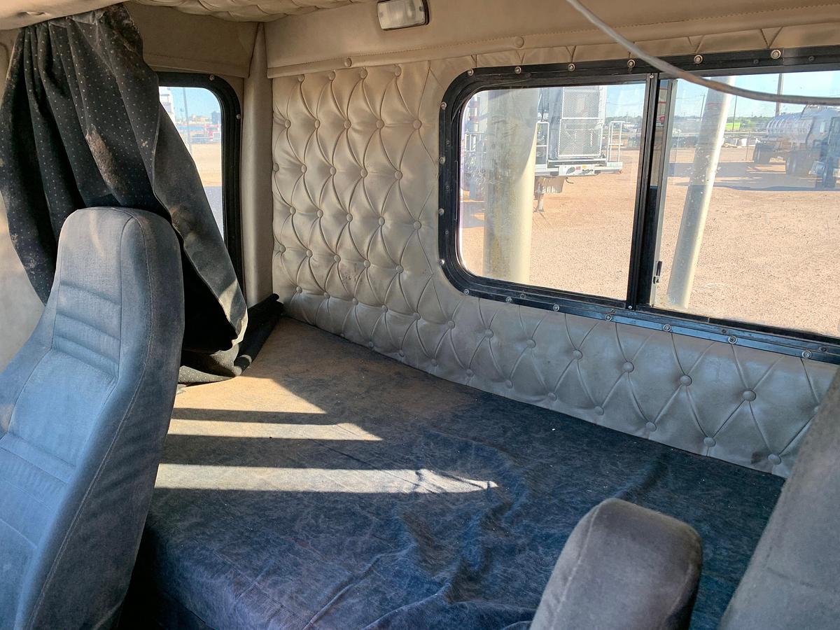 Used 2012 WESTERN STAR 4900 SB T/A 24" Sleeper Truck