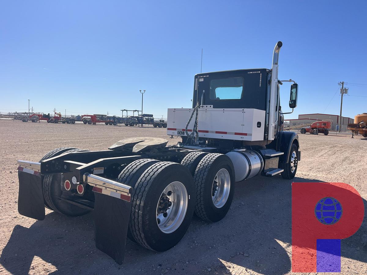 Used 2019 FREIGHTLINER CORONADO 122 SD T/A DAYCAB HAUL TRUCK *CNG Dual Fuel*