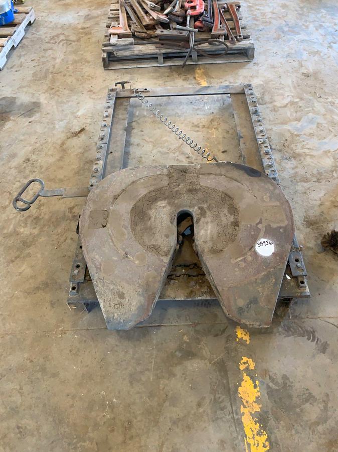 Used IDST Air Slide 5th Wheel 150,000 lbs Max Capacity
