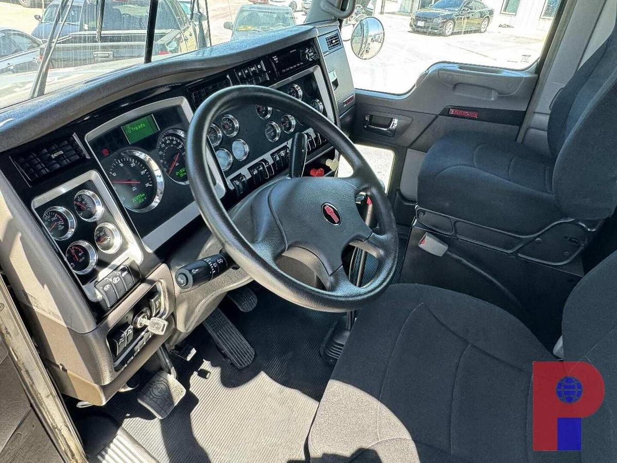 Used 2013 KENWORTH T800 T/A DAYCAB TRUCK TRACTOR