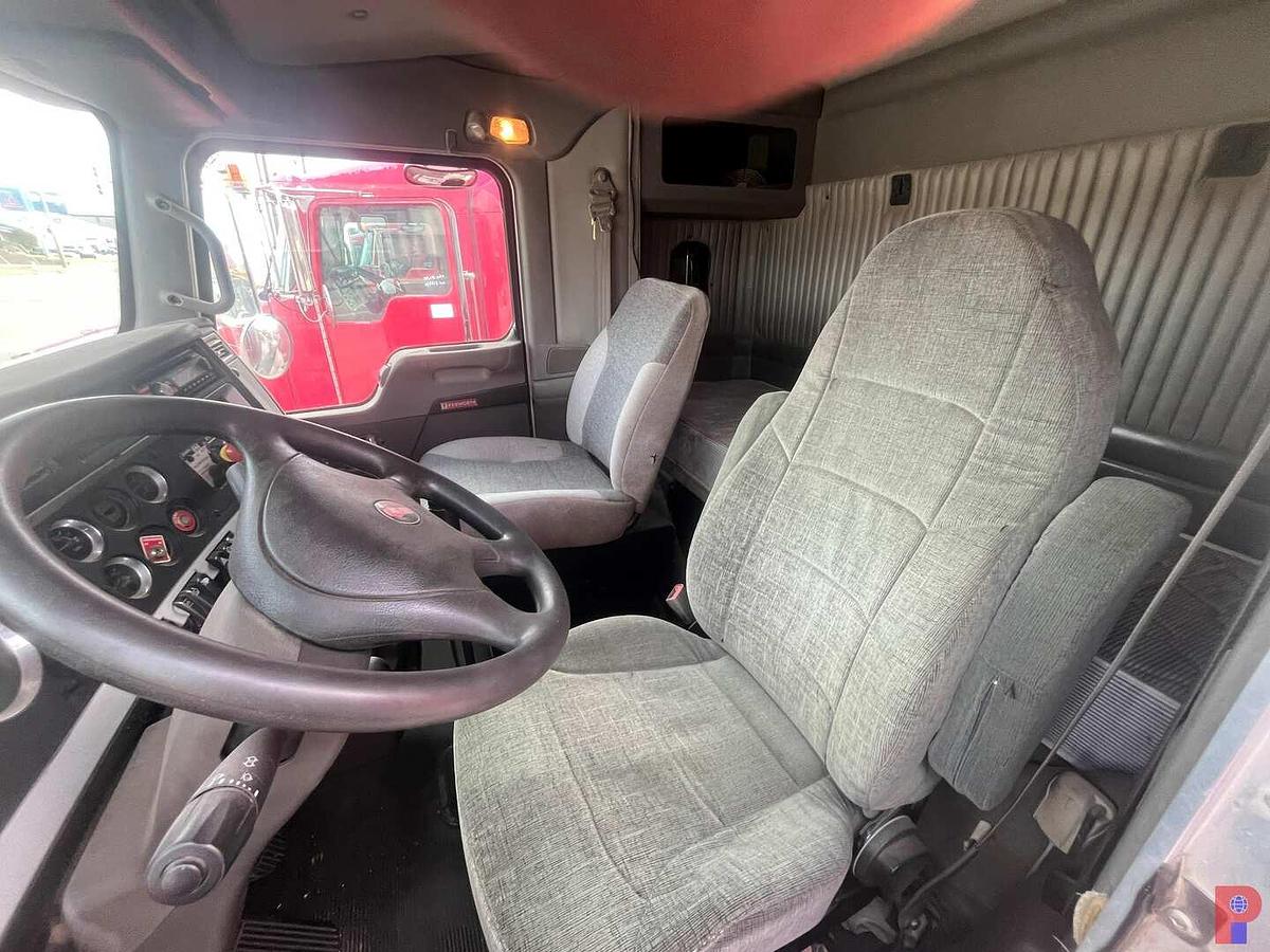 Used 2009 KENWORTH T800 T/A 36” SLEEPER TRUCK