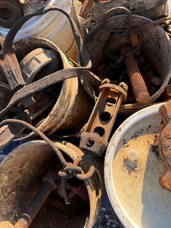 Used (2) PALLETS OF ASSORTED TURNBUCKLES, HYD HOSES, MOUNTING PLATES,(4) BKTS OF OIL, FLANGE STUDS & NUTS & RELATED
