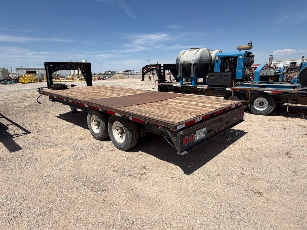 Used 2010 Road Boss 20’ t/a Gooseneck Flatbed Trailer