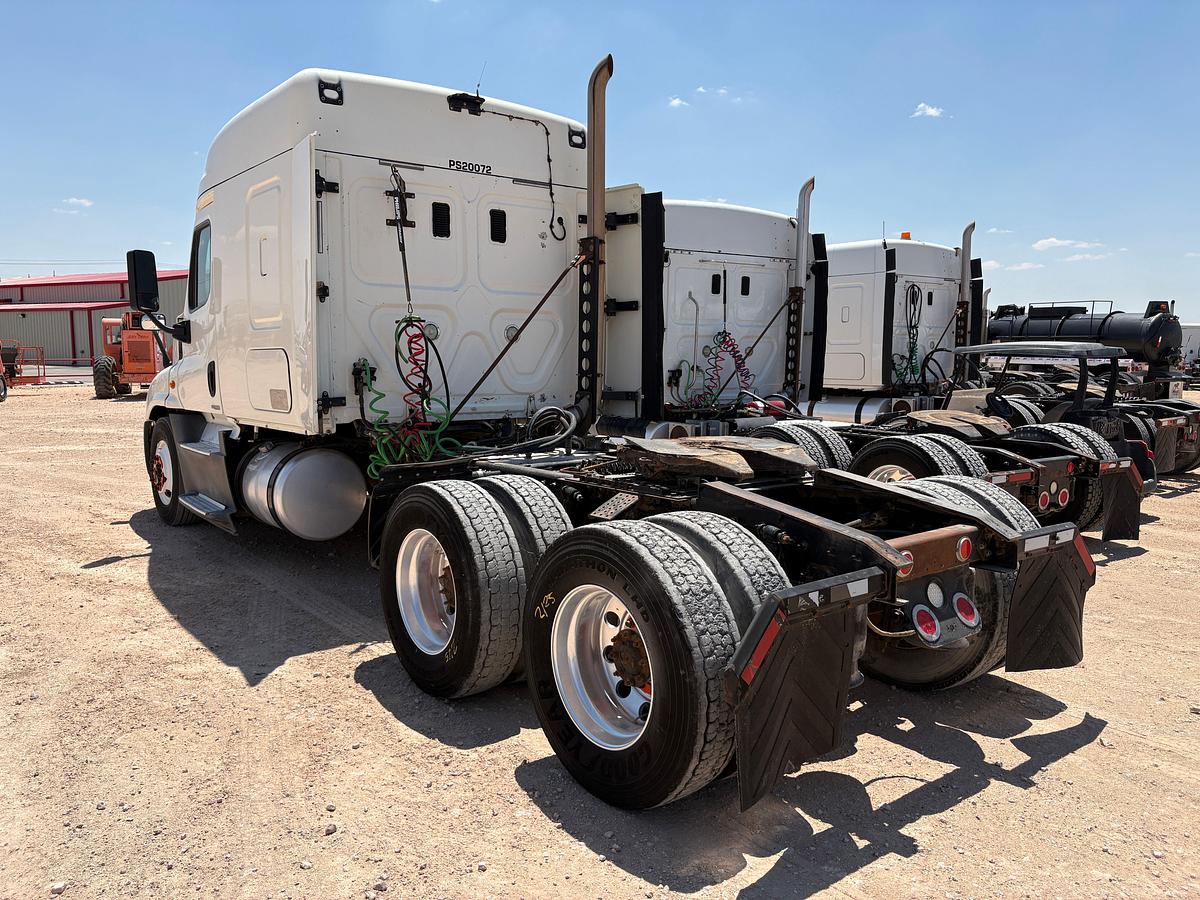 Used 2015 FREIGHTLINER CASCADIA T/A SLEEPER HAUL TRUCK