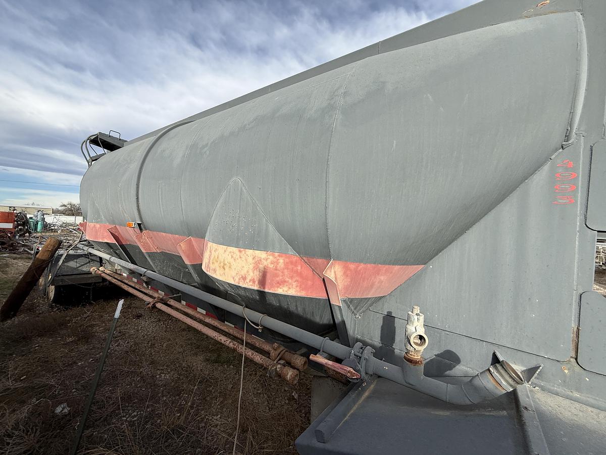 Used 2006 FRUEHAUF PNEUMATIC DRY BULK T/A CEMENT TRAILER