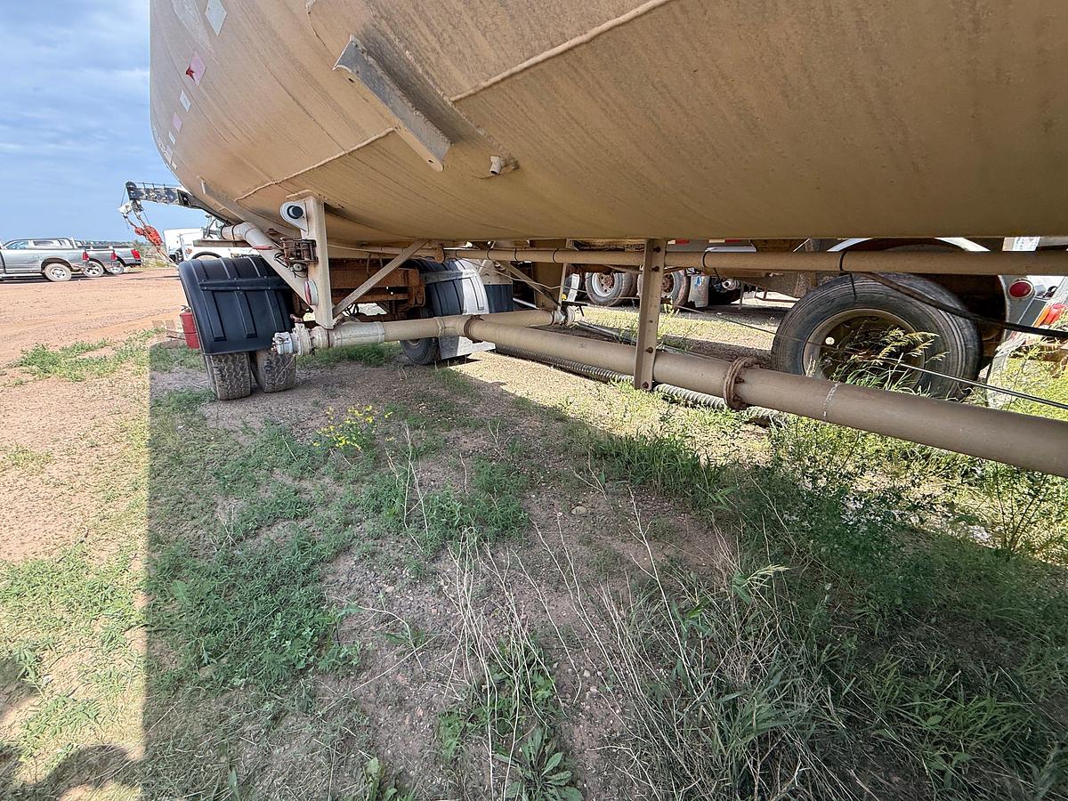 Used 1985 J&L TANK 5,250 GALLONS MC-306-AL 2-AXLE TANK PUP TRAILER