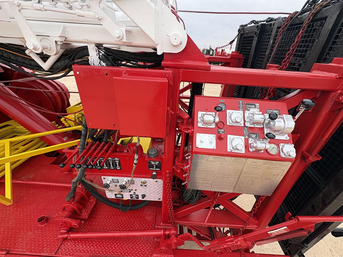 Used 2012 RIG WORKS MUSTANG 550 5-AXLE WELL SERVICE RIG