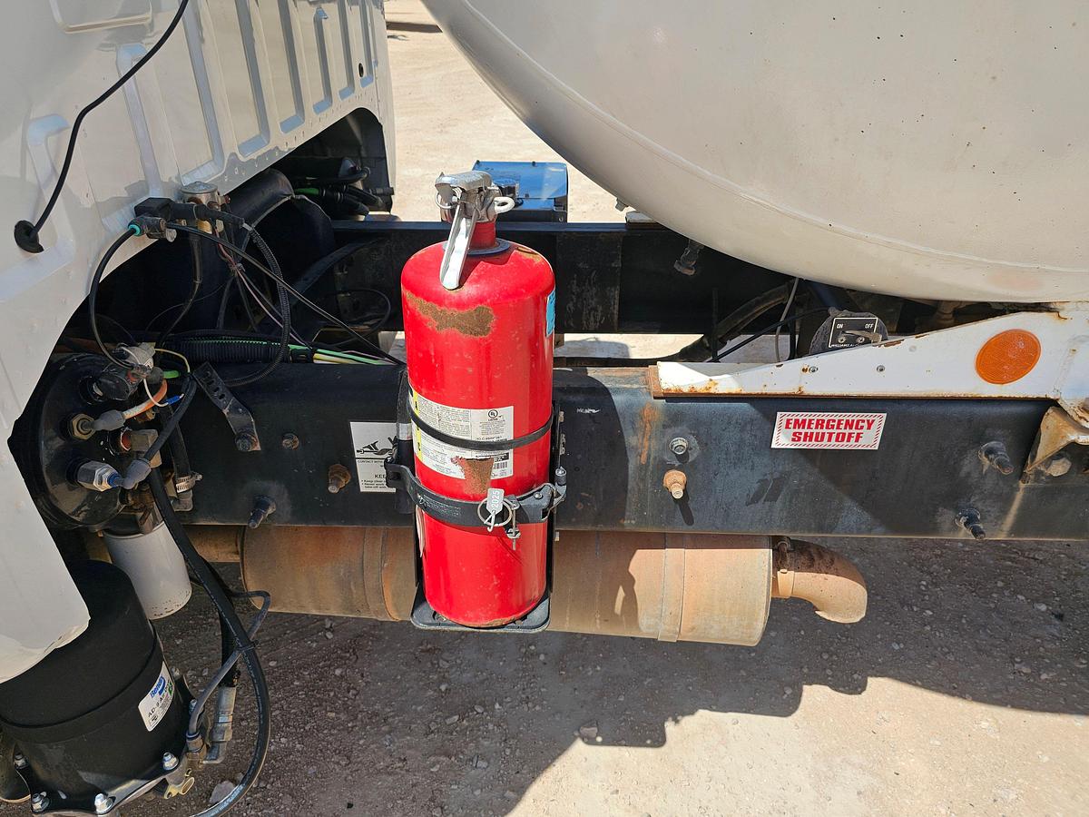 Used 2005 FORD F-750 SUPER DUTY S/A DAYCAB PROPANE TRUCK