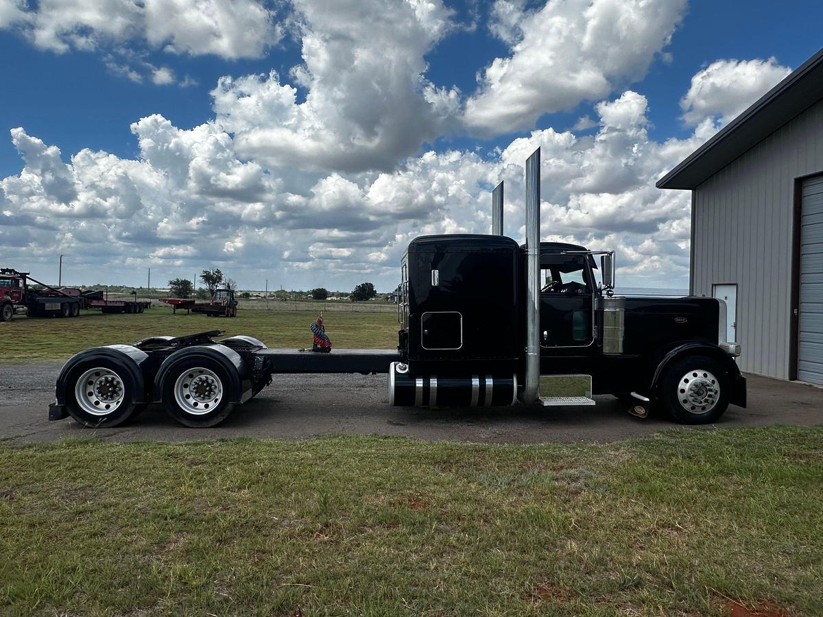 Used 2009 Peterbilt 389 Sleeper Haul Truck
