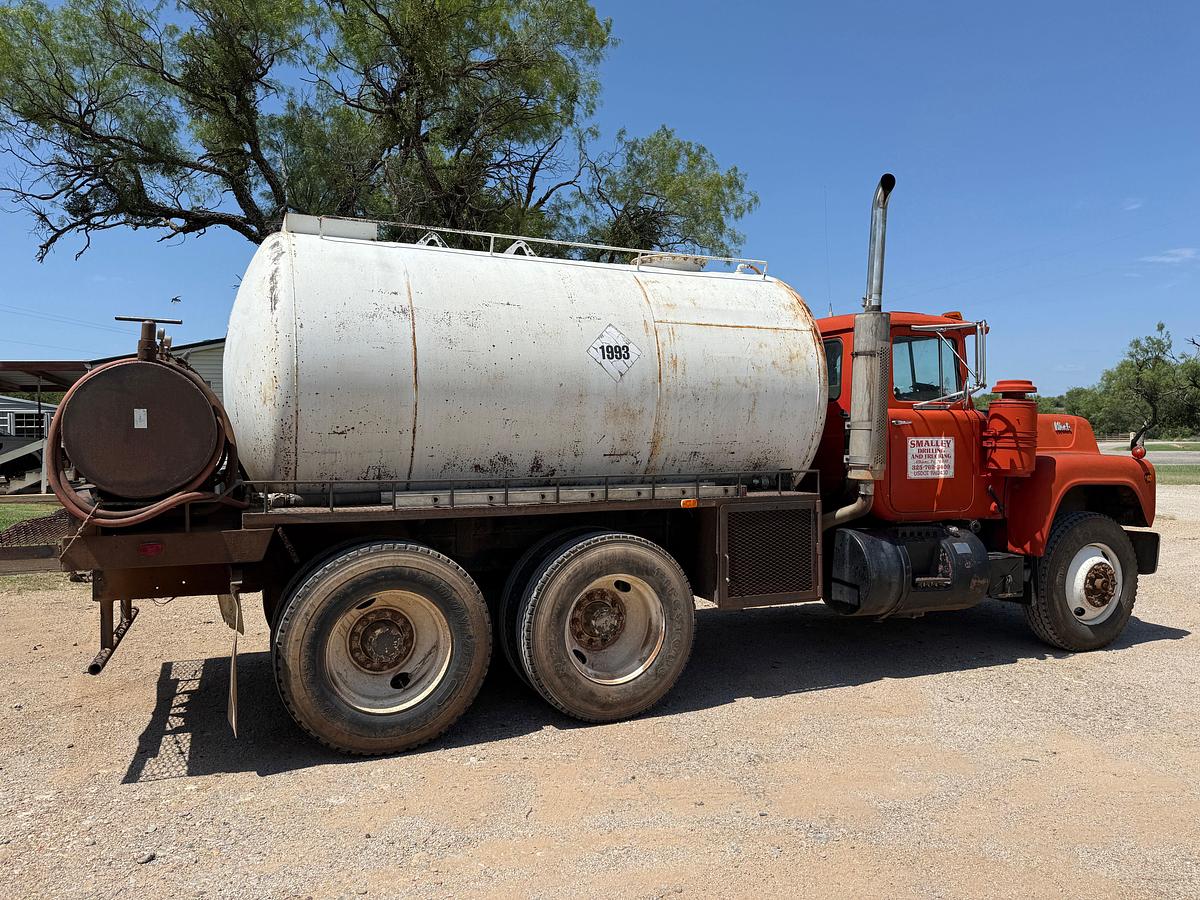 Used 1986 MACK R686ST T/A 60-BBL TRANSPORT TANK TRUCK