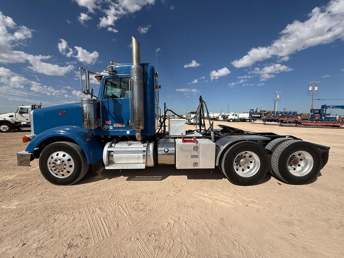 Used 2013 PETERBILT 367 T/A DAYCAB TRUCK TRACTOR
