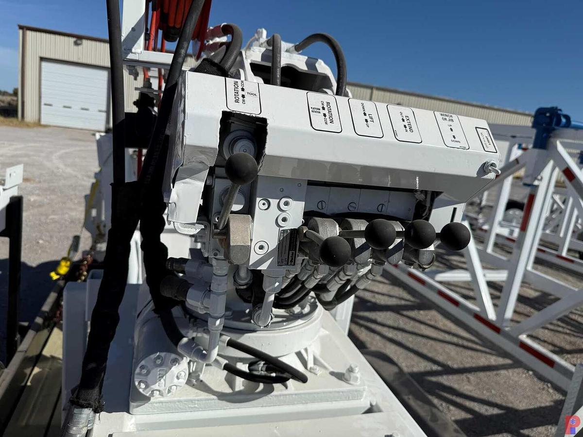Used 2004 S.D.P. EZ HAULER CRAWLER DIGGER DERRICK ON T/A TRAILER