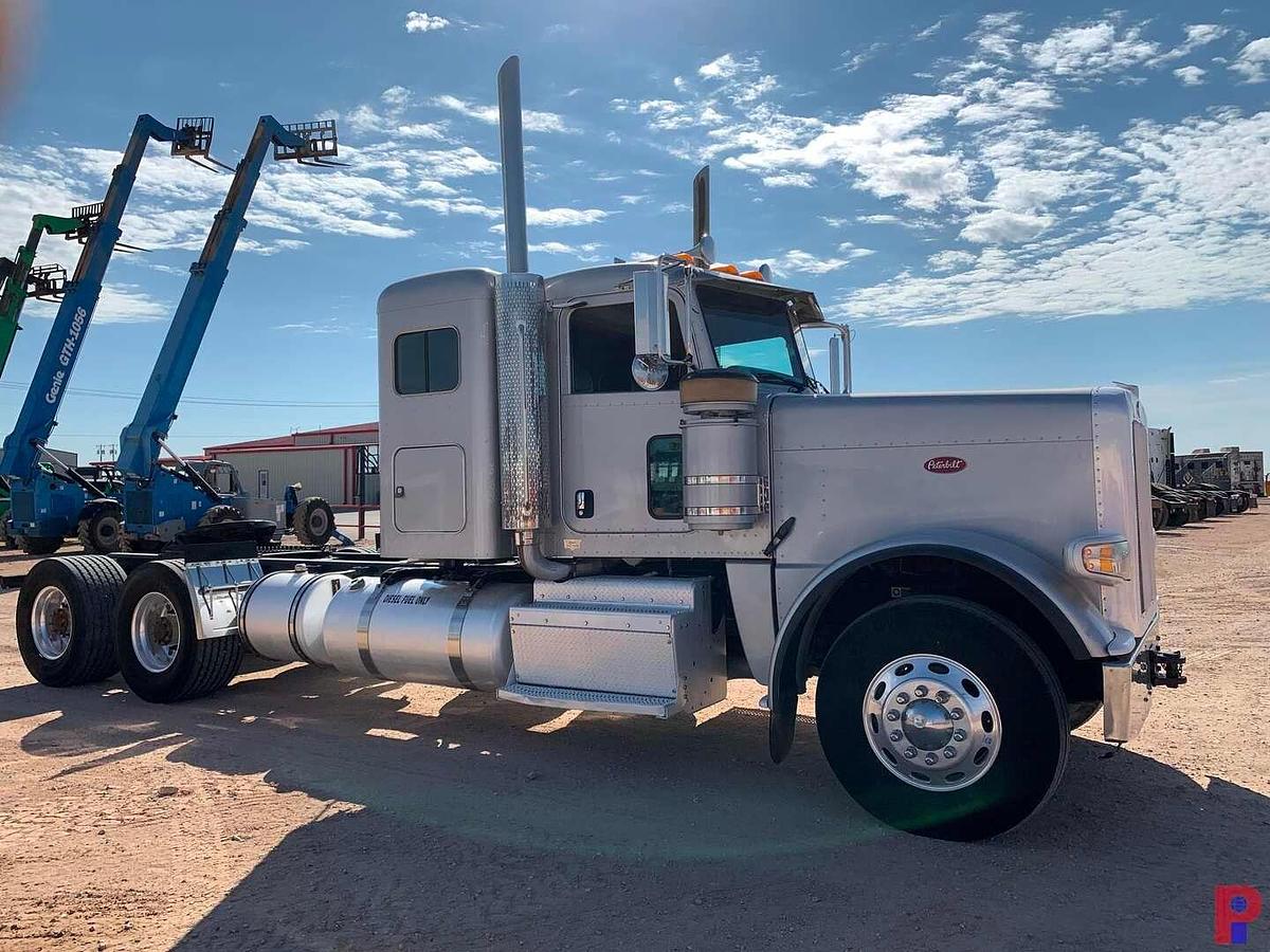 Used 2013 PETERBILT 388 T/A SLEEPER HAUL TRUCK