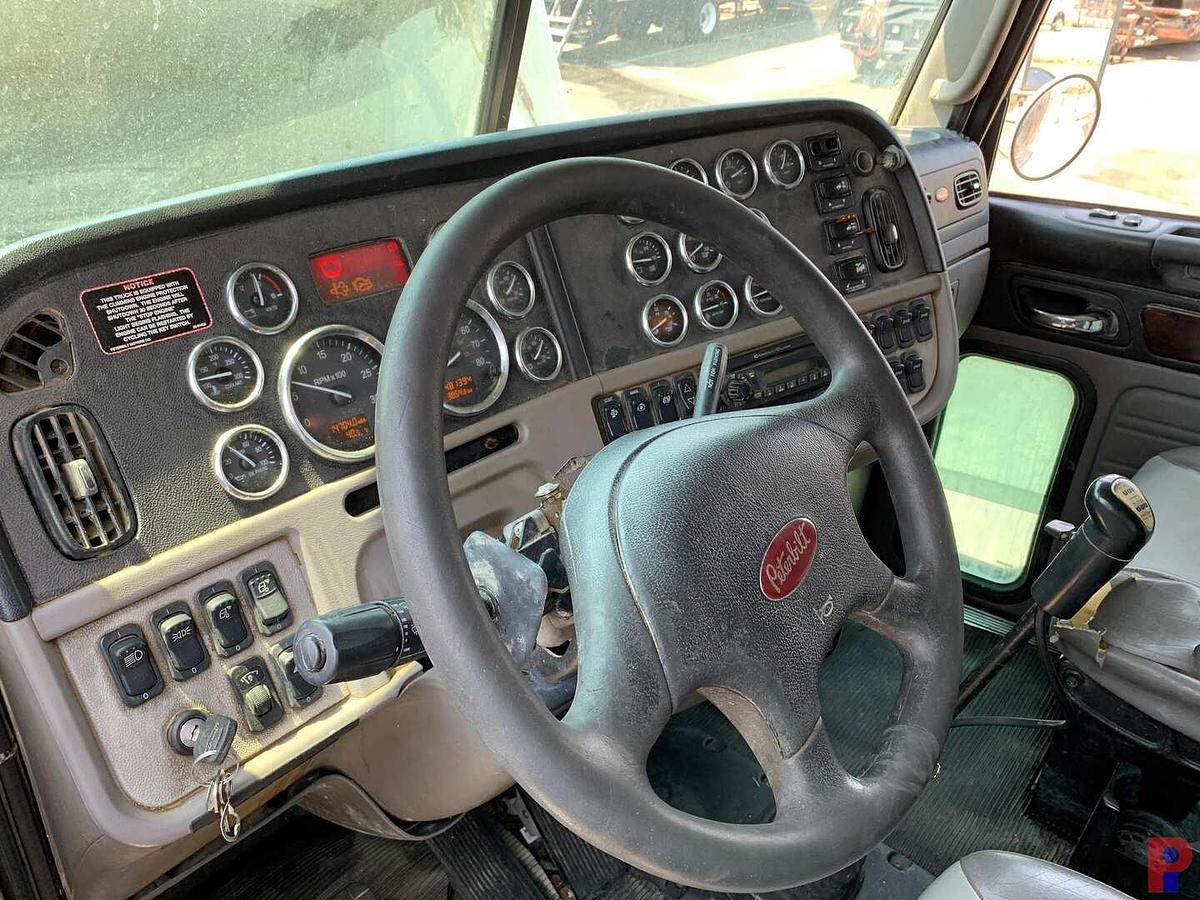Used 2013 PETERBILT 367 T/A SLEEPER TRUCK