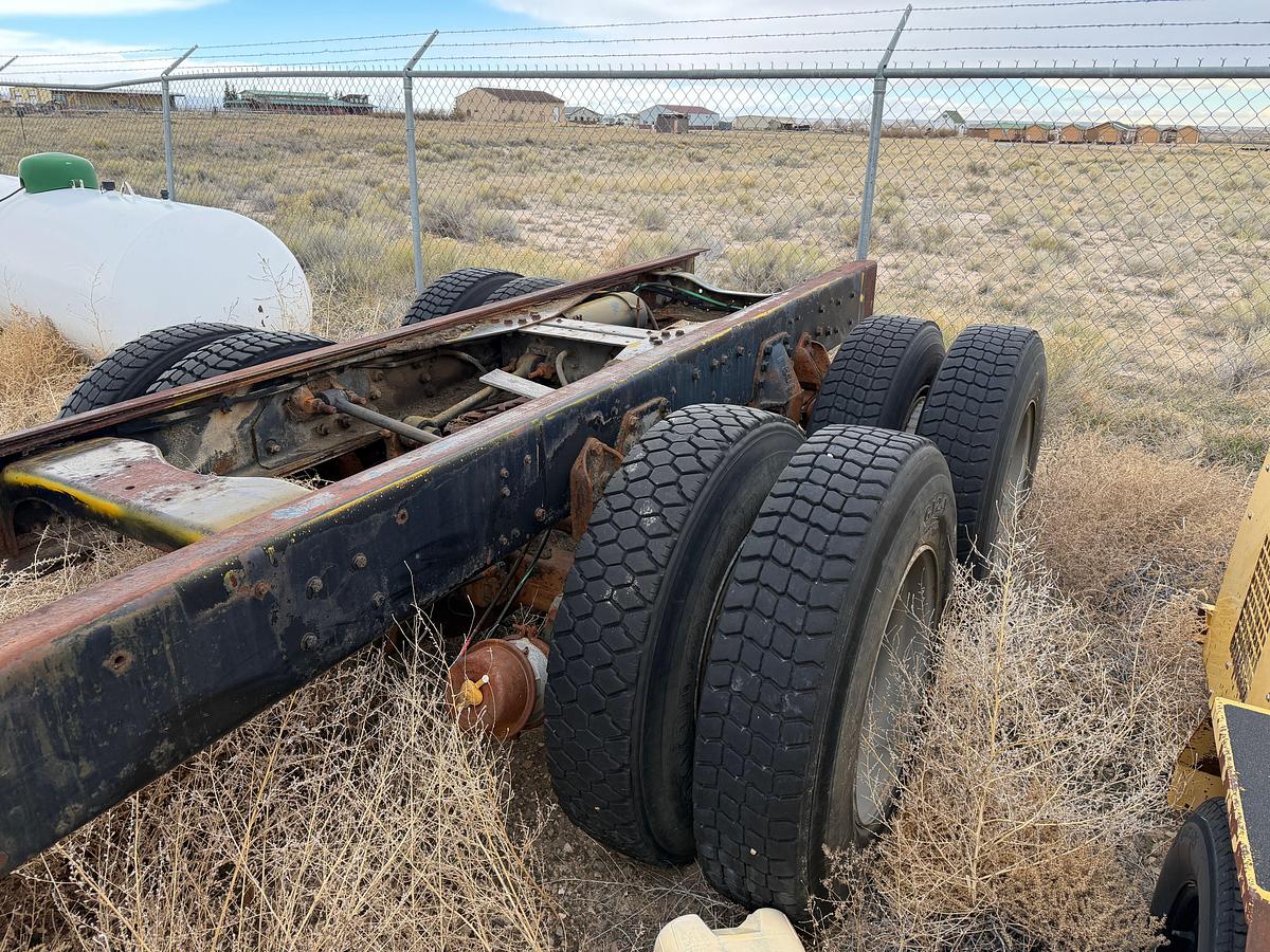 Used 1990 FORD L8000 T/A DAYCAB TRUCK TRACTOR