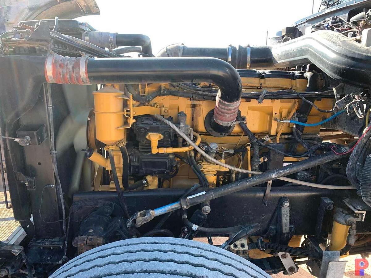 Used 2002 PETERBILT 379 EXT HOOD T/A 68” SLEEPER TRUCK