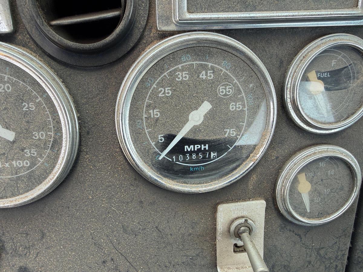 Used 1990 FORD L8000 T/A DAYCAB TRUCK TRACTOR