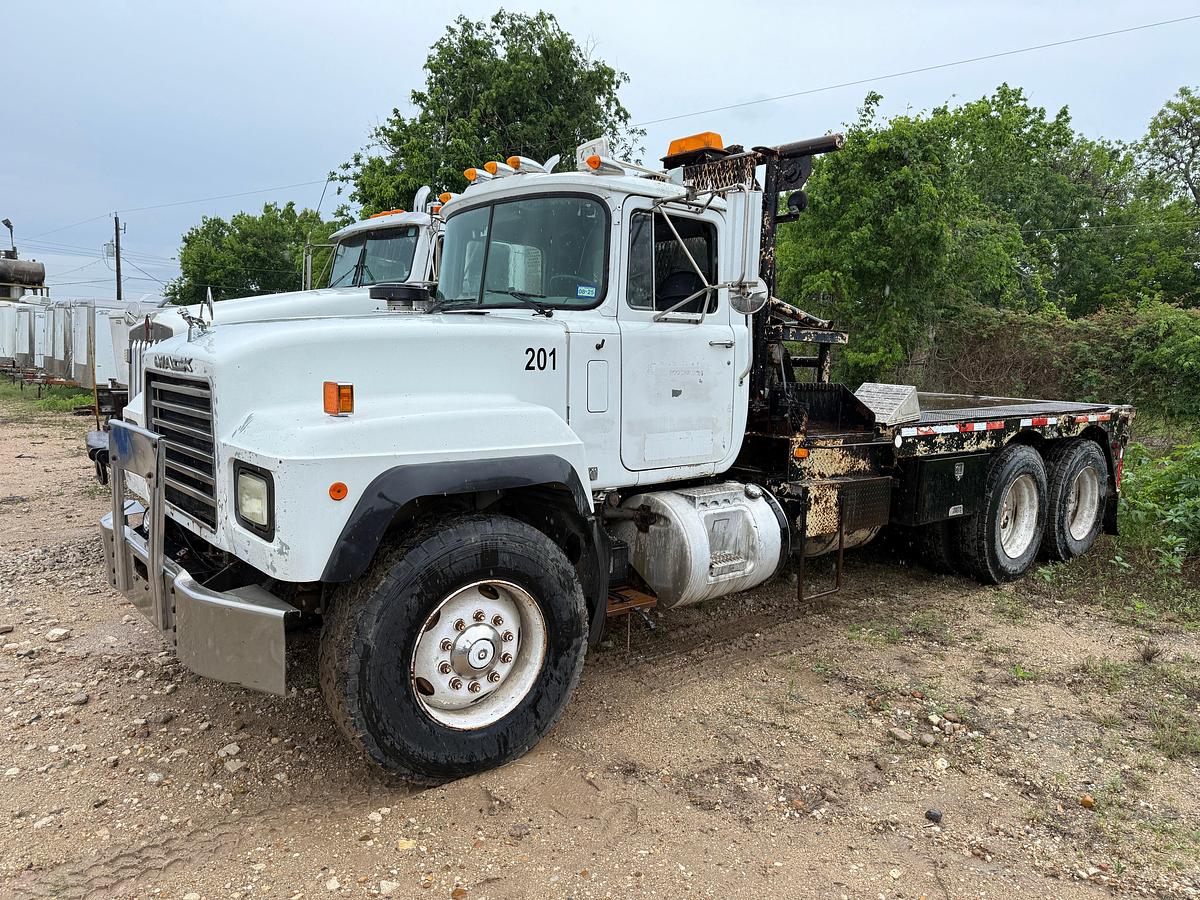 Used 2001 MACK RD688S T/A 45K MECH WINCH TRUCK