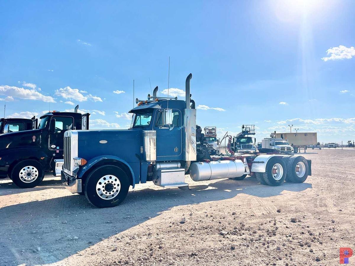 Used 1998 PETERBILT 379 T/A DAYCAB WINCH TRUCK