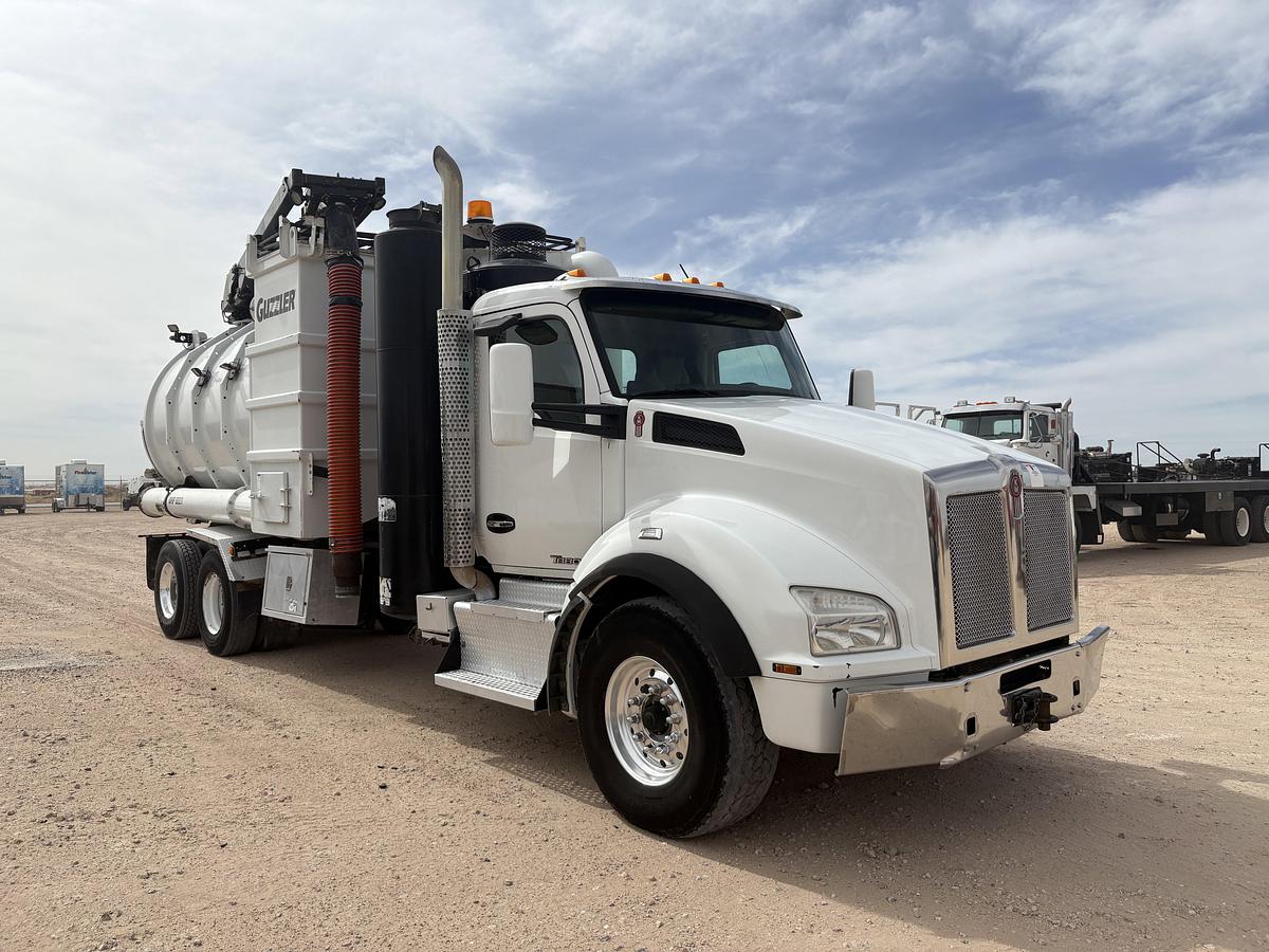 Used 2018 KENWORTH T880 T/A DAYCAB VACUUM TRUCK