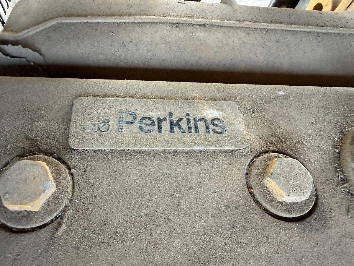 Used CATERPILLAR QX60 60-KW GENERATOR SET P/B PERKINS