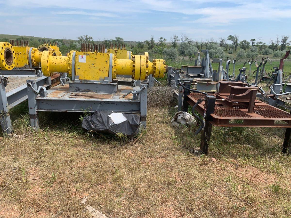 Used (2) 7-1/16 10k Fluid Crosses w/ 8 Transport Skids