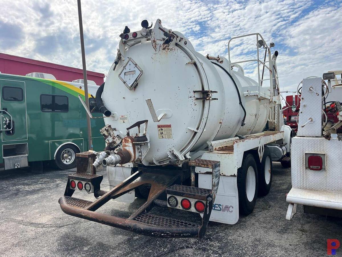 Used 1998 INTERNATIONAL 8100 T/A 70 BBL VACUUM TRUCK