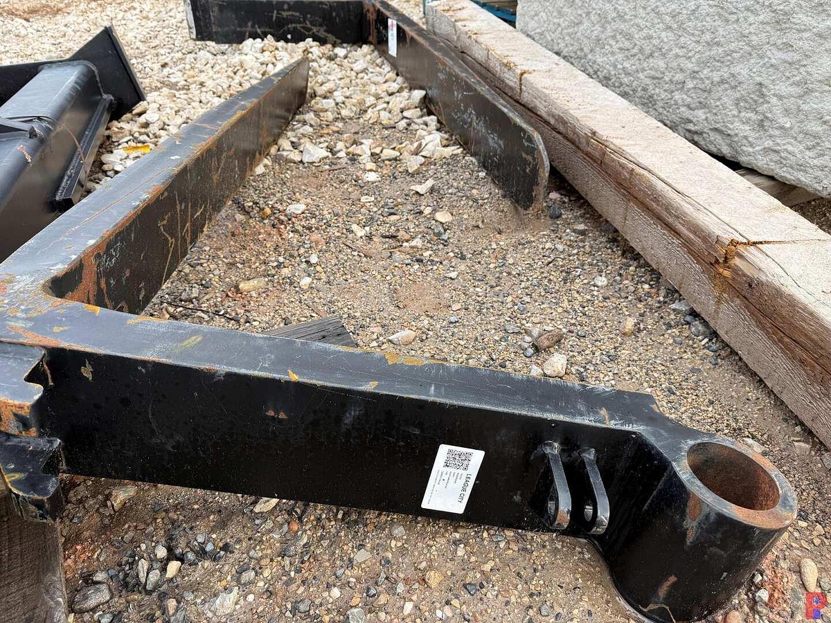 Used UNUSED SET OF 72”L X 3-1/2” PIN HD FORKS