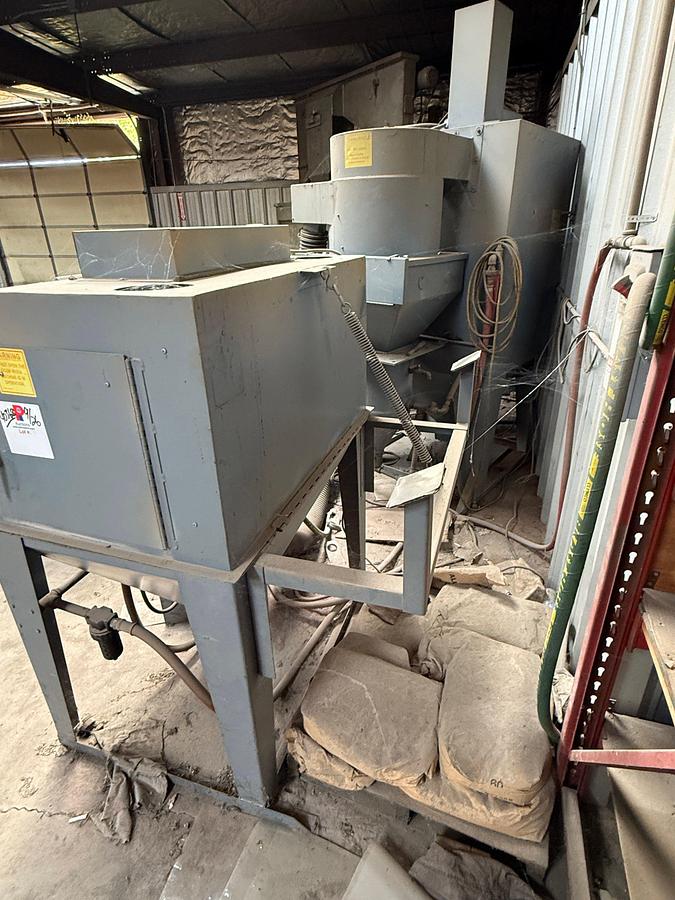 Used TRINCO 42X30SL/DP850 DRY BLAST CABINET SYSTEM