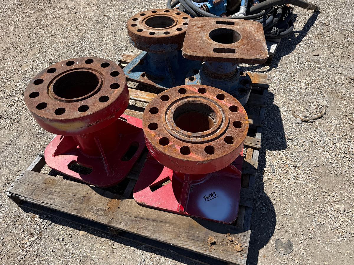 Used PALLET W/ (2) 7-1/16” & (2) 6-3/8” THREADED FLANGES w/ RUNNING PLATES