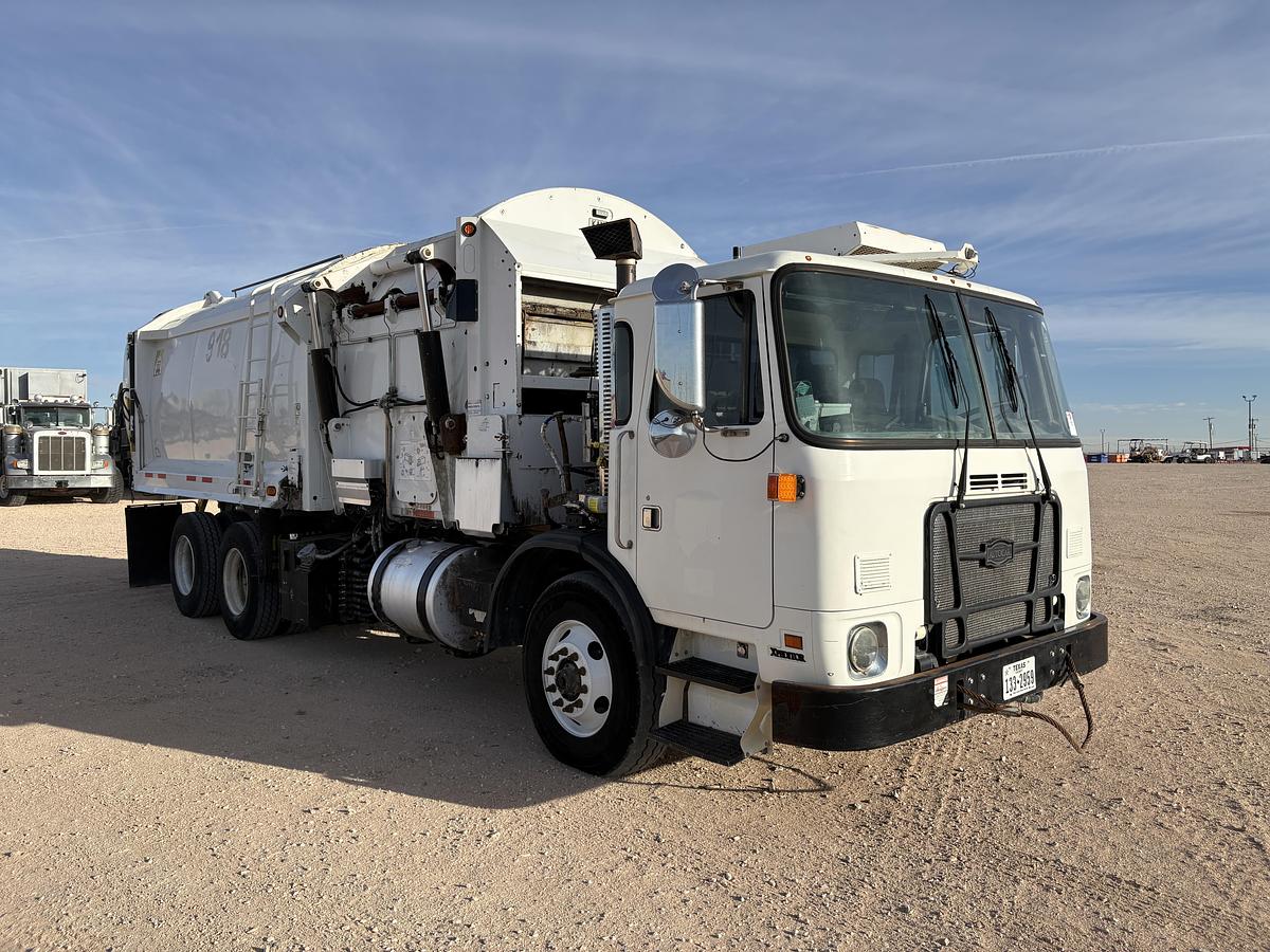 Used 2017 AUTOCAR XPEDITOR T/A 29YD CAB OVER TRASH TRUCK