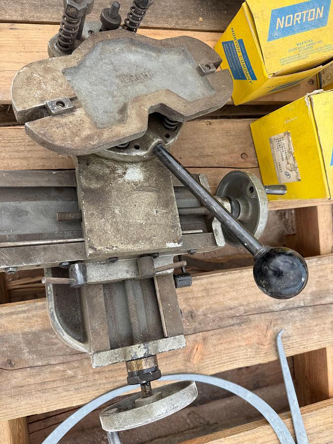 Used PALLET W/ 4-CALIPERS, 1-DIVIDER, 1-360 DEG. RADIAL GRINDER ATTACHMENTS, 3-BOXES NORTON GRINDING WHEELS