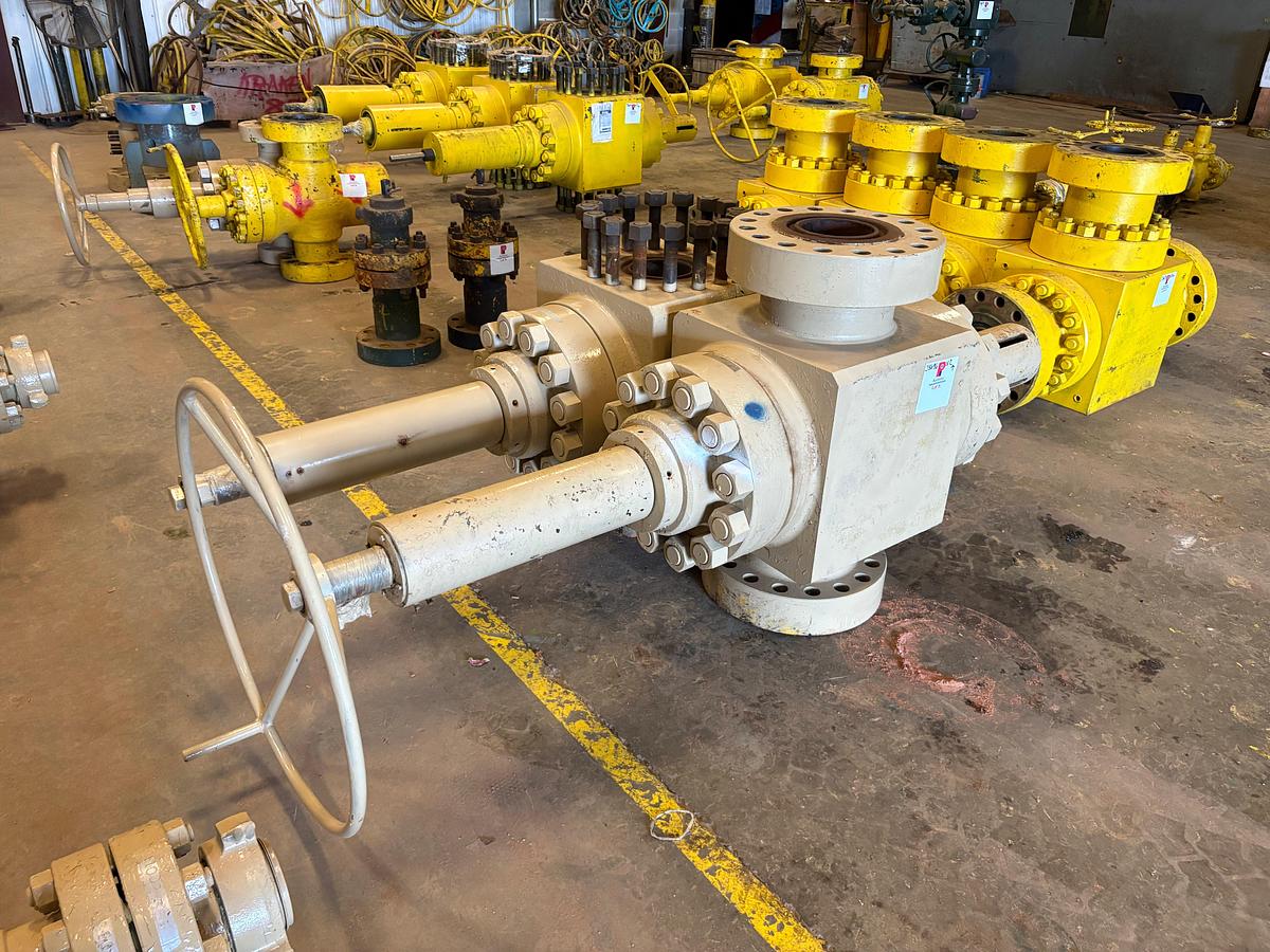 Used (2x$) 7-1/16” 15k frac valves