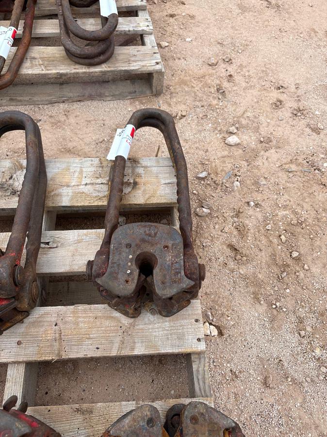Used (2) OBANNON 7/8” rod elevators