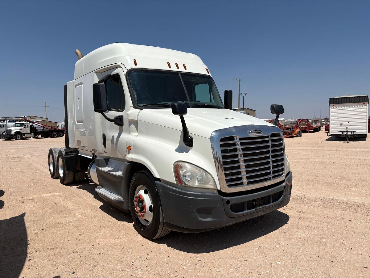 Used 2015 FREIGHTLINER CASCADIA T/A SLEEPER HAUL TRUCK