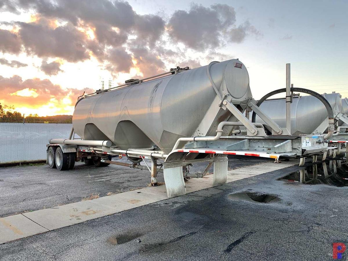 Used 2017 HEIL 1040 CU. FT T/A DRY BULK    PNEUMATIC TRAILER