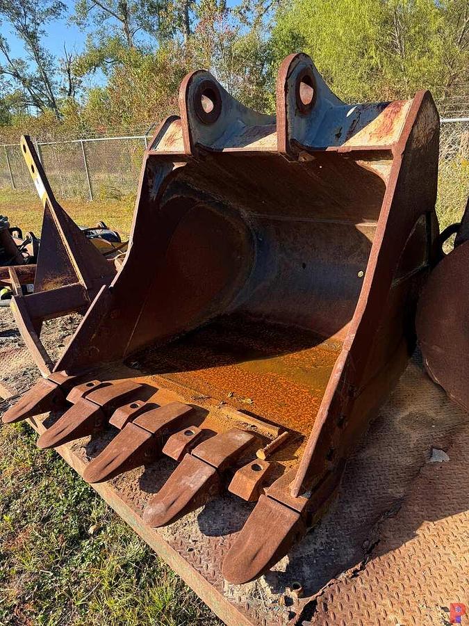 Used LUIGONG 56” 5-TOOTH EXCAVATOR BUCKET