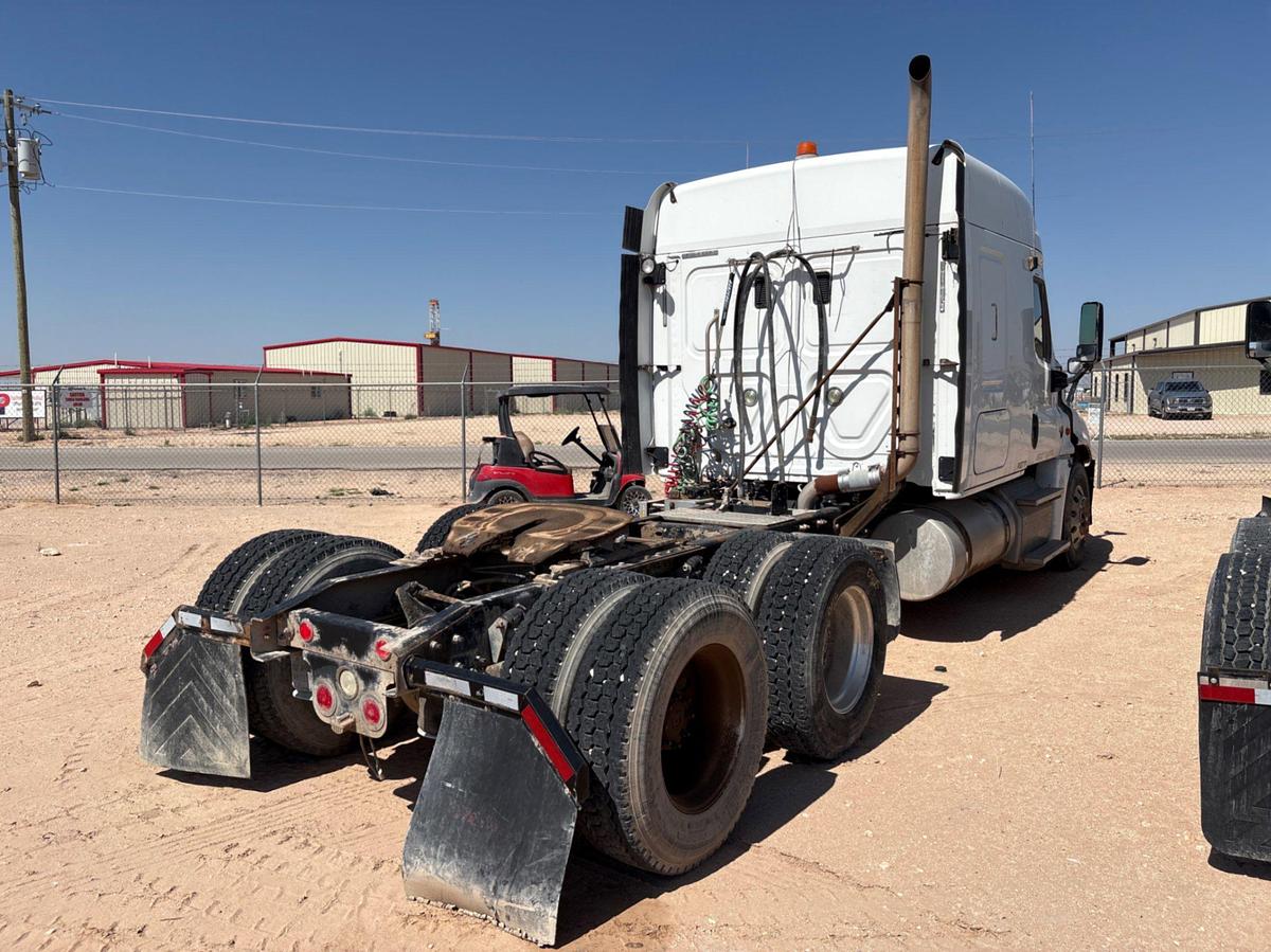 Used 2013 FREIGHTLINER CASCADIA T/A SLEEPER HAUL TRUCK, INOP.