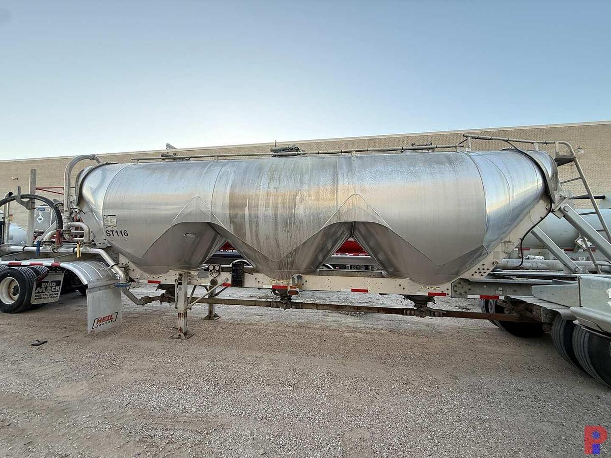 Used 2017 HEIL 1040 CF T/A PNEUMATIC BULK TRAILER