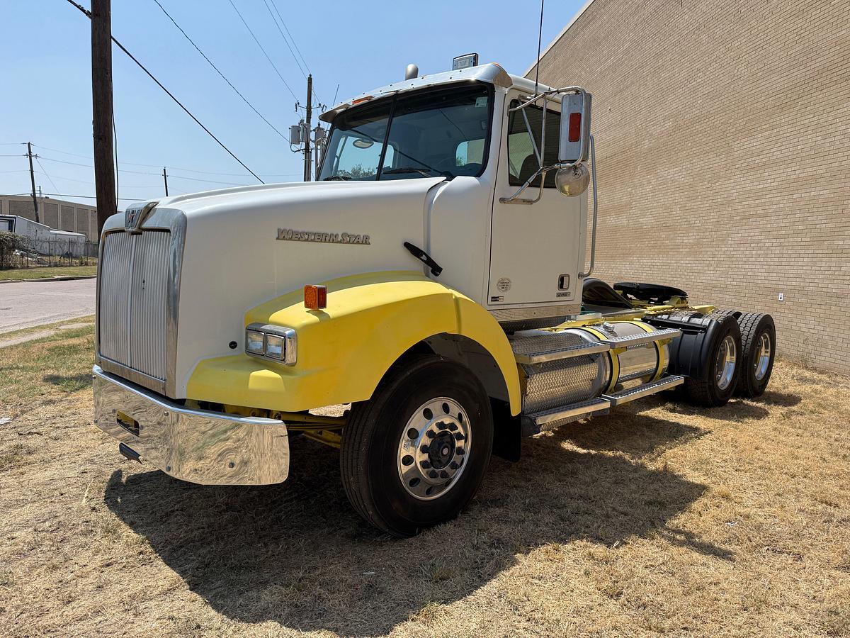 Used 2015 WESTERN STAR 4900 SA T/A DAY CAB  TRUCK TRACTOR