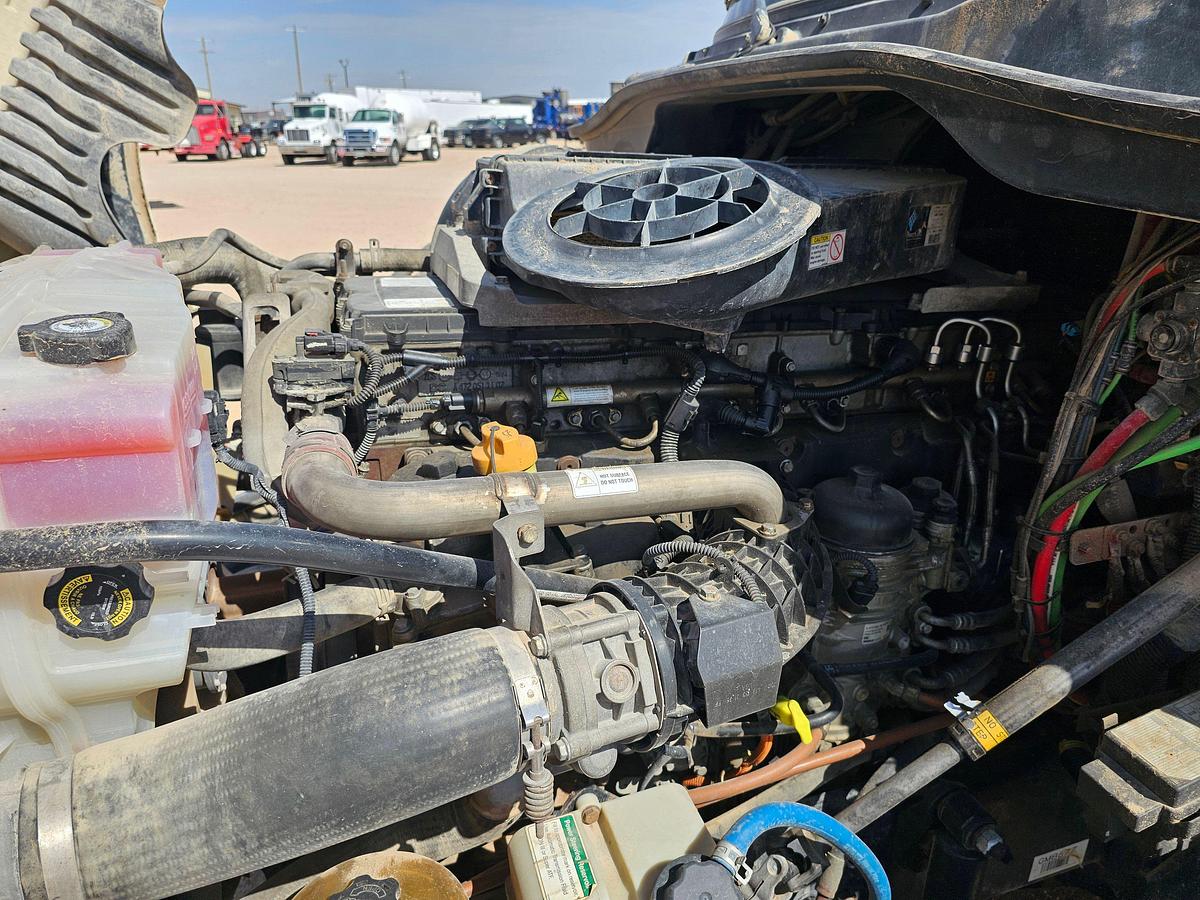 Used 2015 FREIGHTLINER CASCAIDA SLEEPER TRUCK
