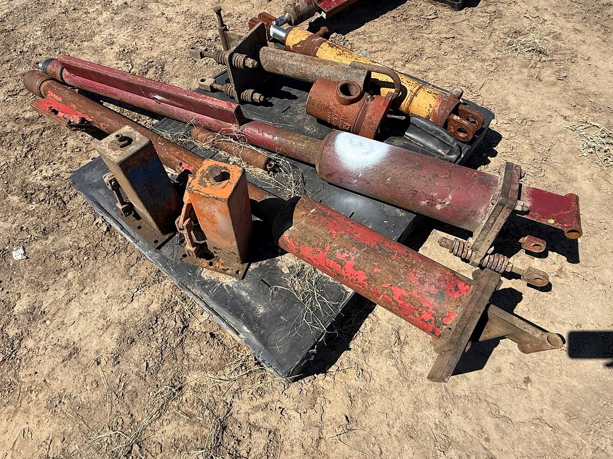 Used (2) PALLETS W/ (5) TONG LIFT CYLINDERS, TONG HANGER BRKT, (2) OIL SAVER PUMPS