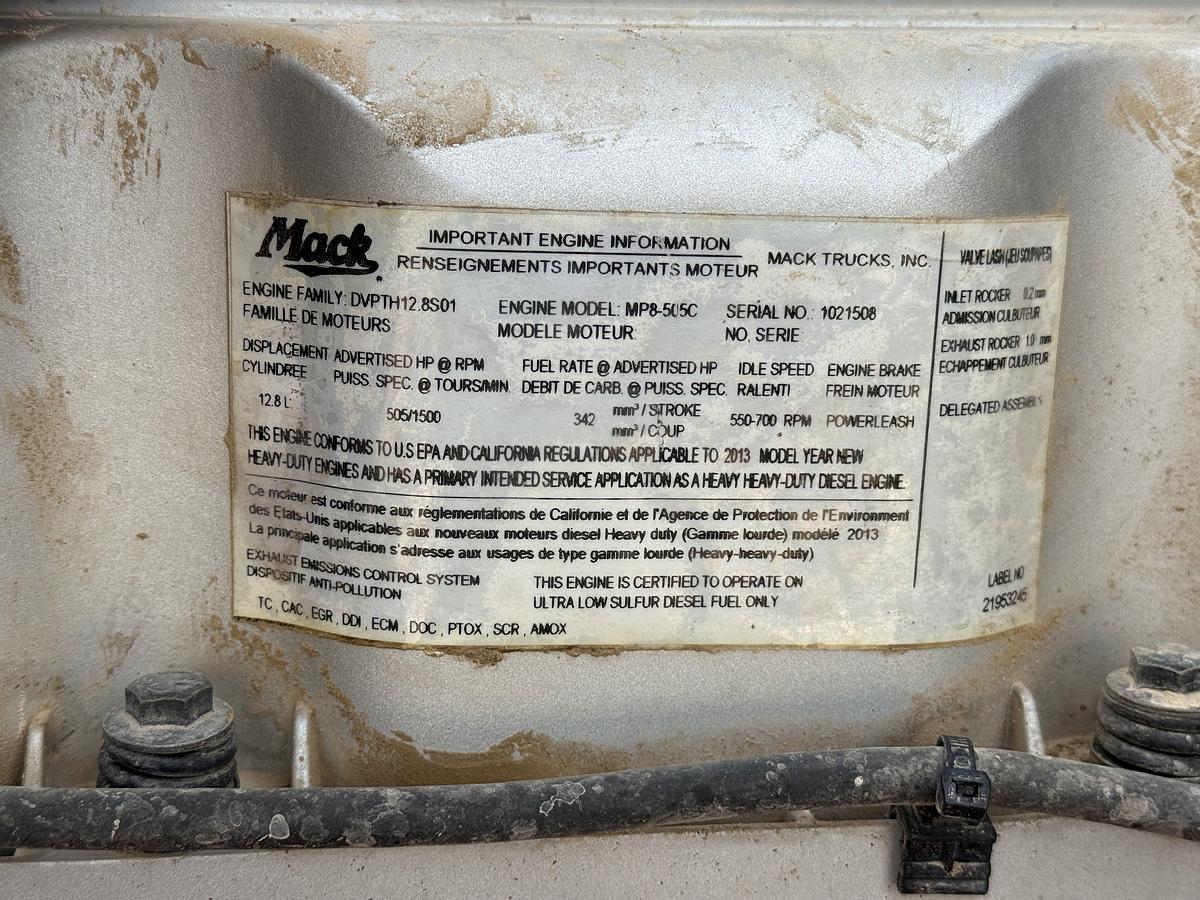 Used 2014 MACK PINNACLE CHU613 T/A 80K HYD. SLICK BACK WINCH TRUCK