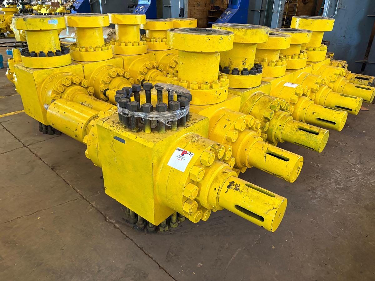 Used (2 x $) 7-1/16” 15k hydraulic frac valves, field ready