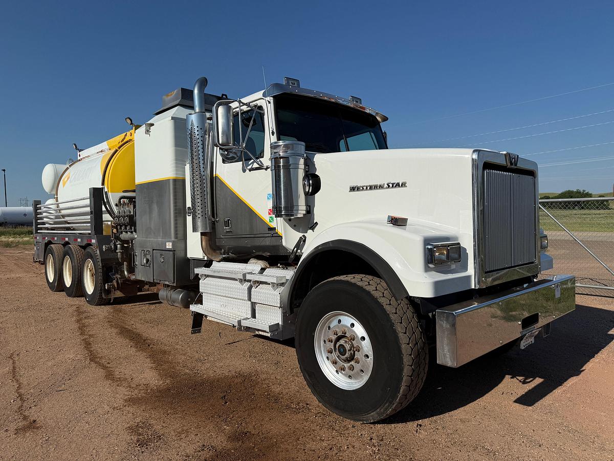 Used 2015 WESTERN STAR 4900 SF TRI-DRIVE ENERGYFAB 5K WP HOT OIL TRUCK