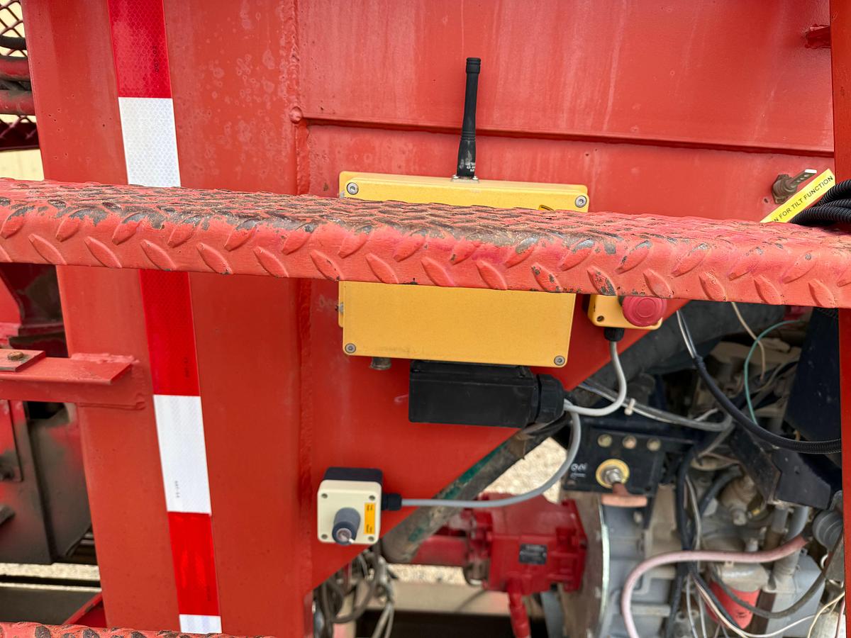 Used 2013 PIPE TRIPPER 40' HYD PIPE HANDLER MTD ON T/A GOOSNECK TRAILER