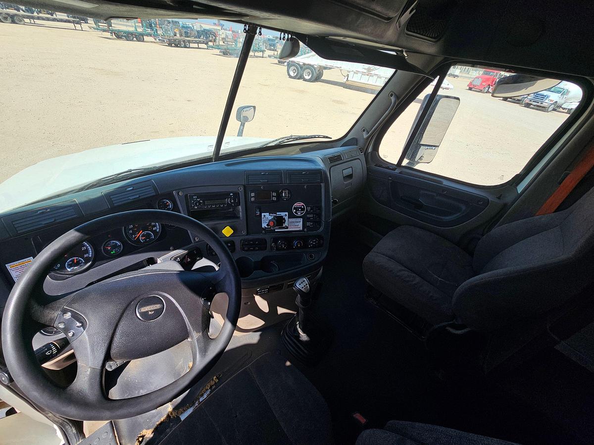 Used 2015 FREIGHTLINER CASCAIDA SLEEPER TRUCK